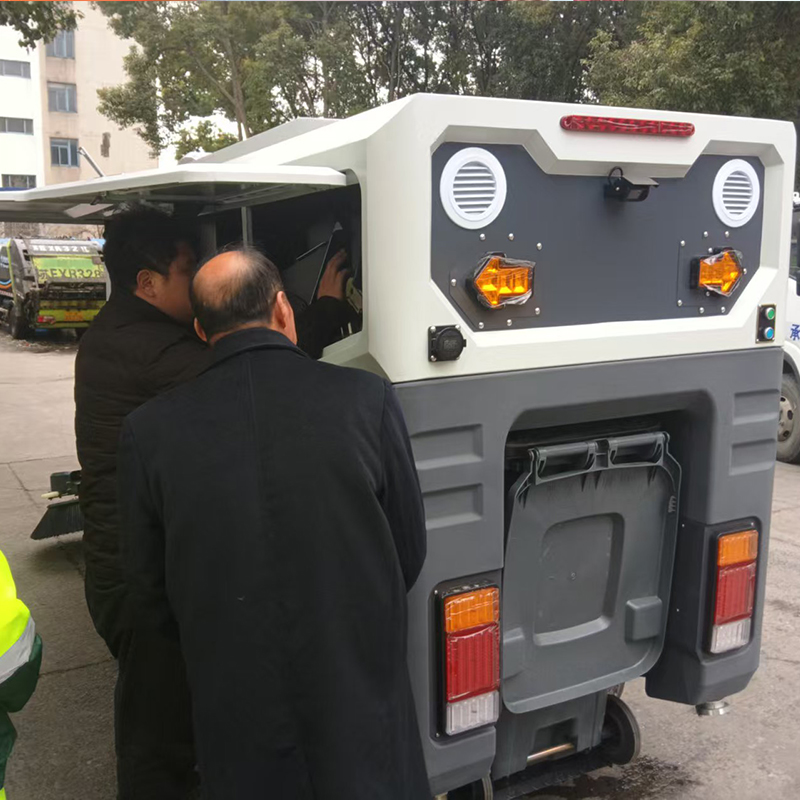 江苏盛丰城市服务有限公司购入一台MN-S1800扫路车